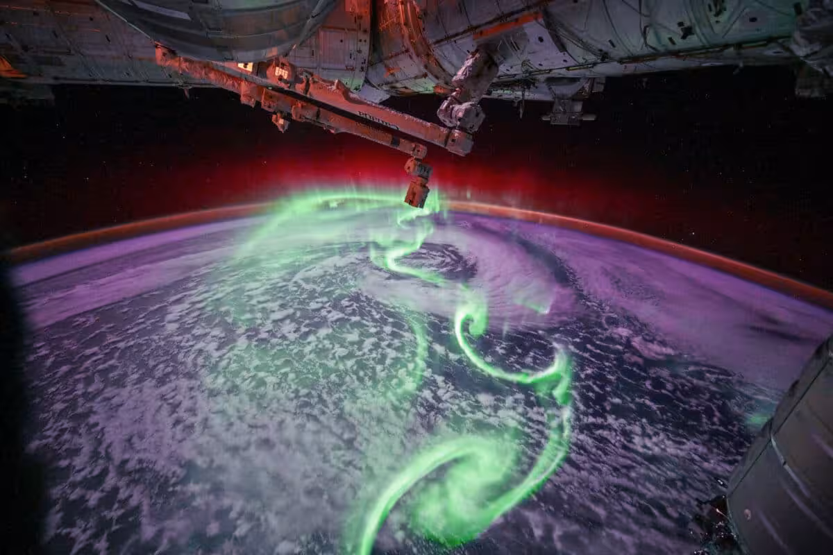 Esa Astronaut Sophie Adenot Captured This Dazzling Aurora From The Iss.
