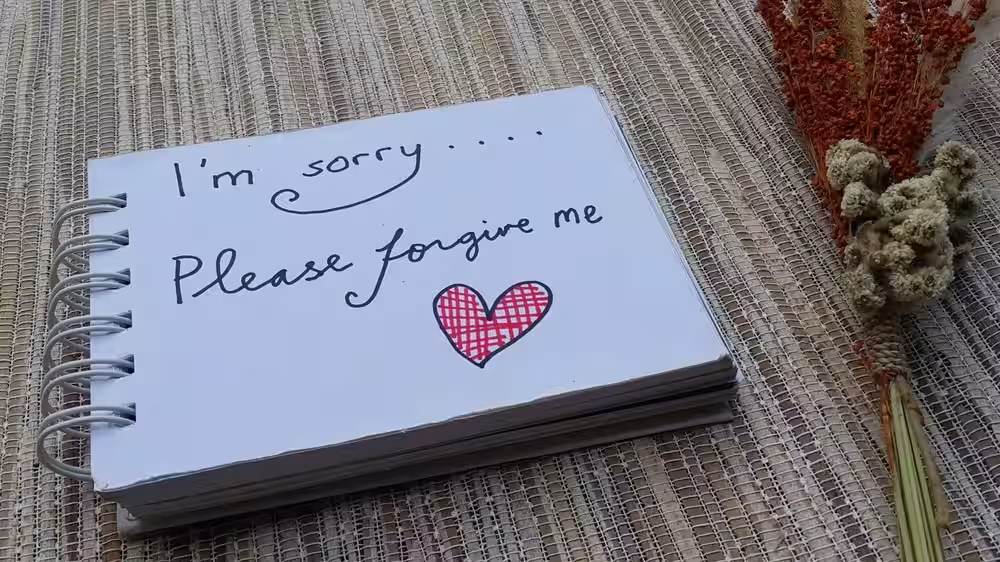 I'am,sorry,please,forgive,me,text,on,a,note,on