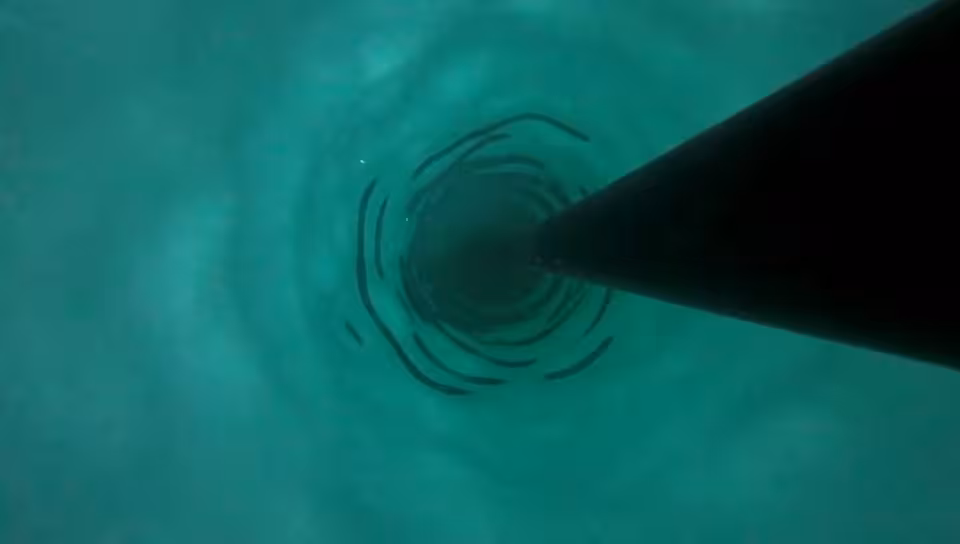 Image beneath the ice sheet from China's first Antarctic hot water ice drilling experiment. /CMG