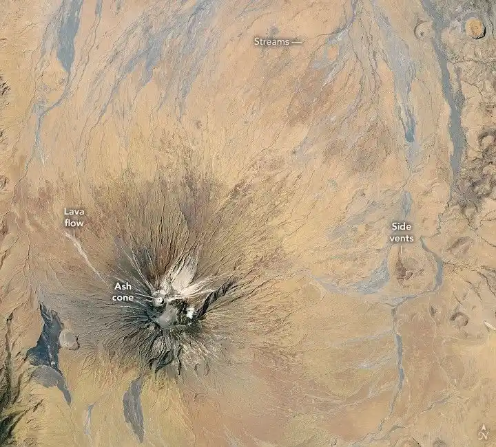 Iss063e104178