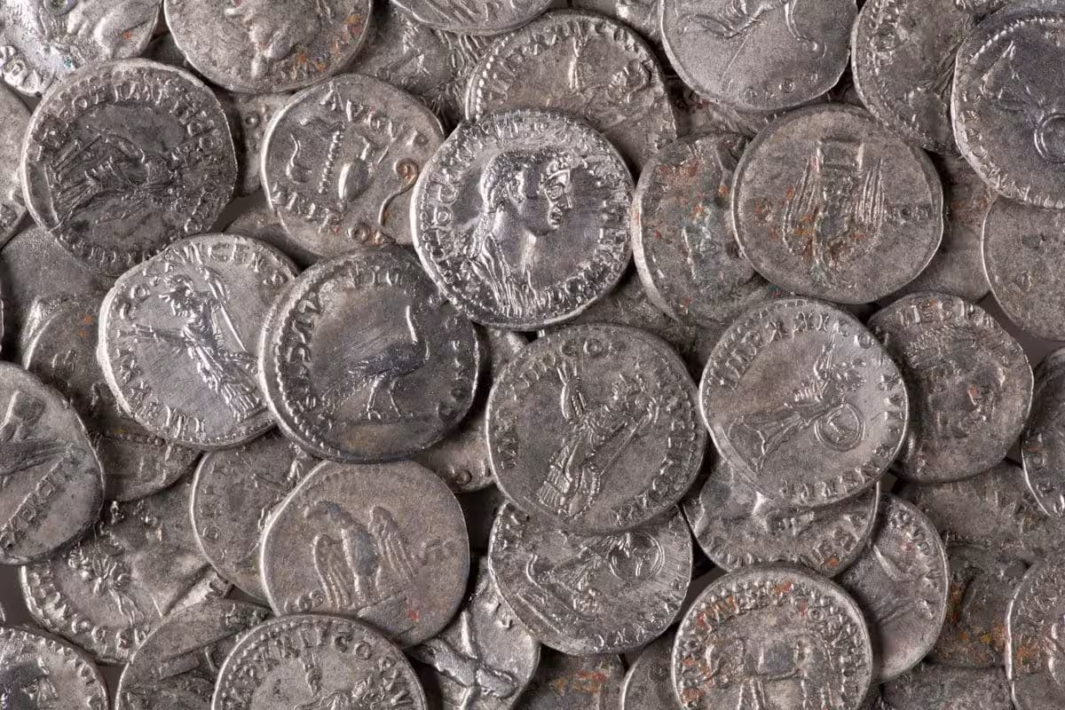 A Selection Of Over 900 Roman Silver Coins Discovered.