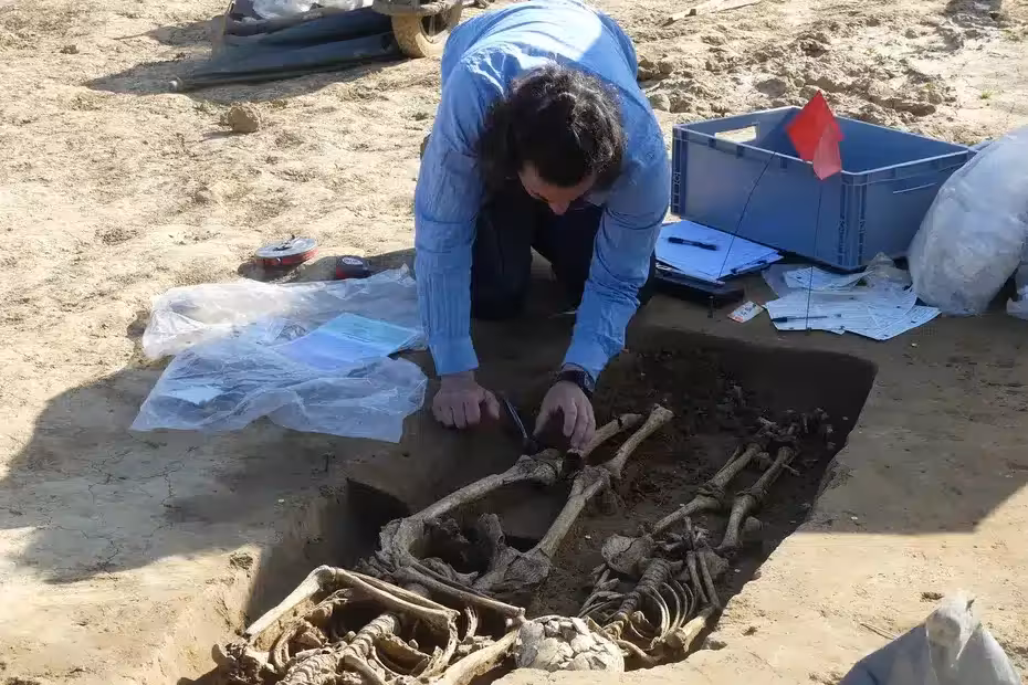 546 Burials Dating Back To The Middle Ages Were Discovered During Work On The Seine Nord Europe Canal