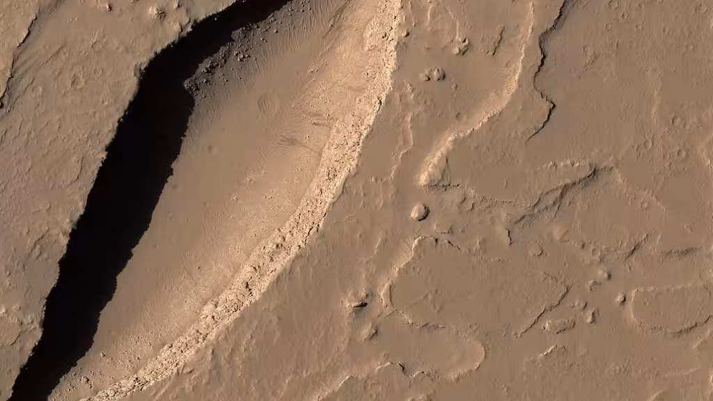 Mars volcanic fissure
