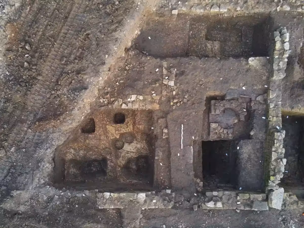 Aerial View Of A Residential Room Showing, Beneath The Floor Levels, Postholes From The Gallic Period And Limestone Quarries.