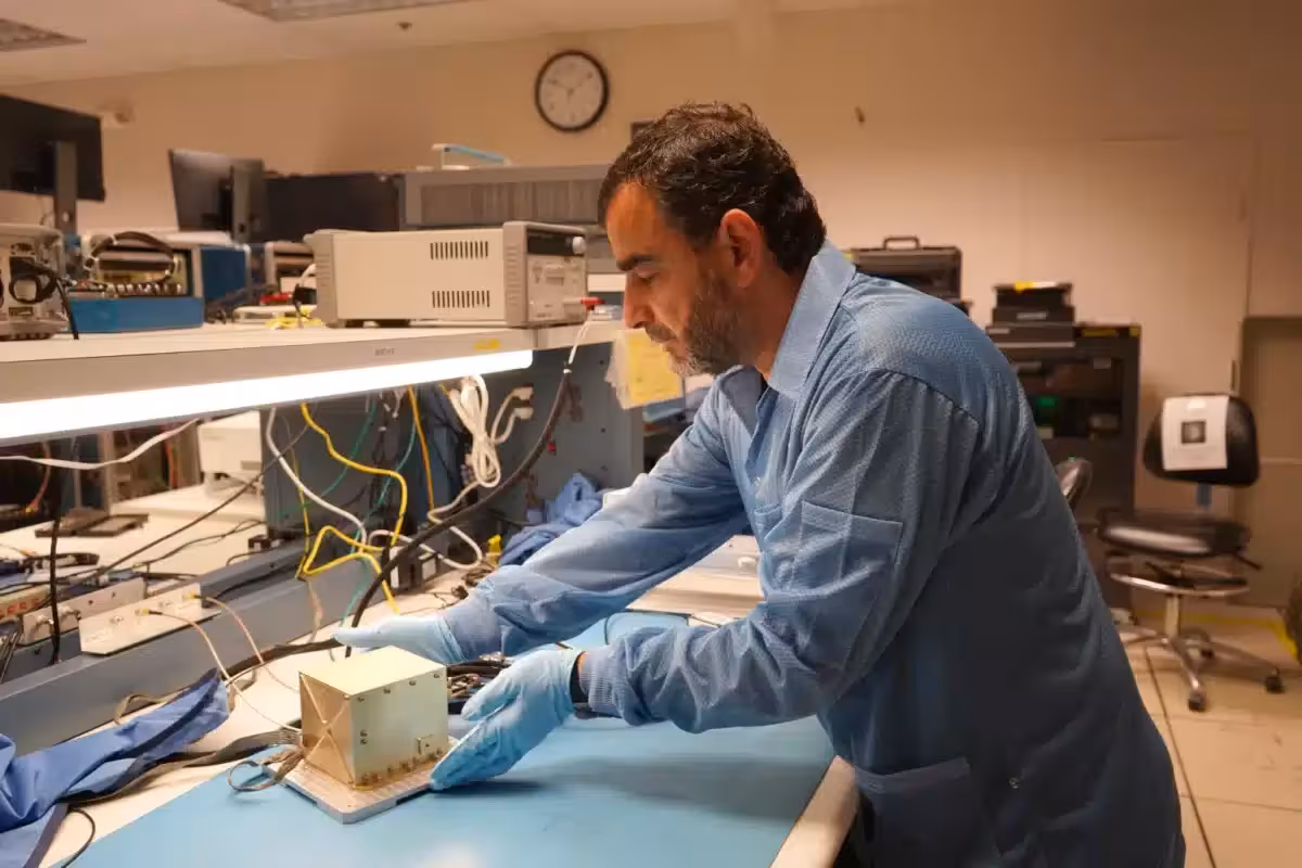 Munther Navcube Lunar Mgnss