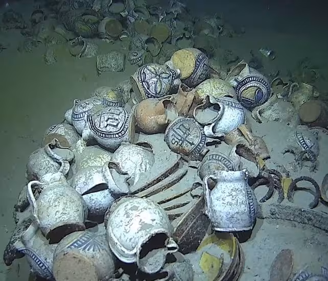 Multiple jugs with intricate designs, on a seafloor