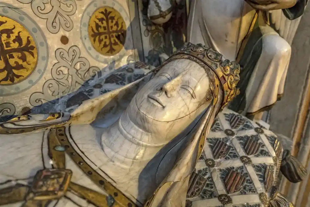 Effigy of Elisenda of Montcada