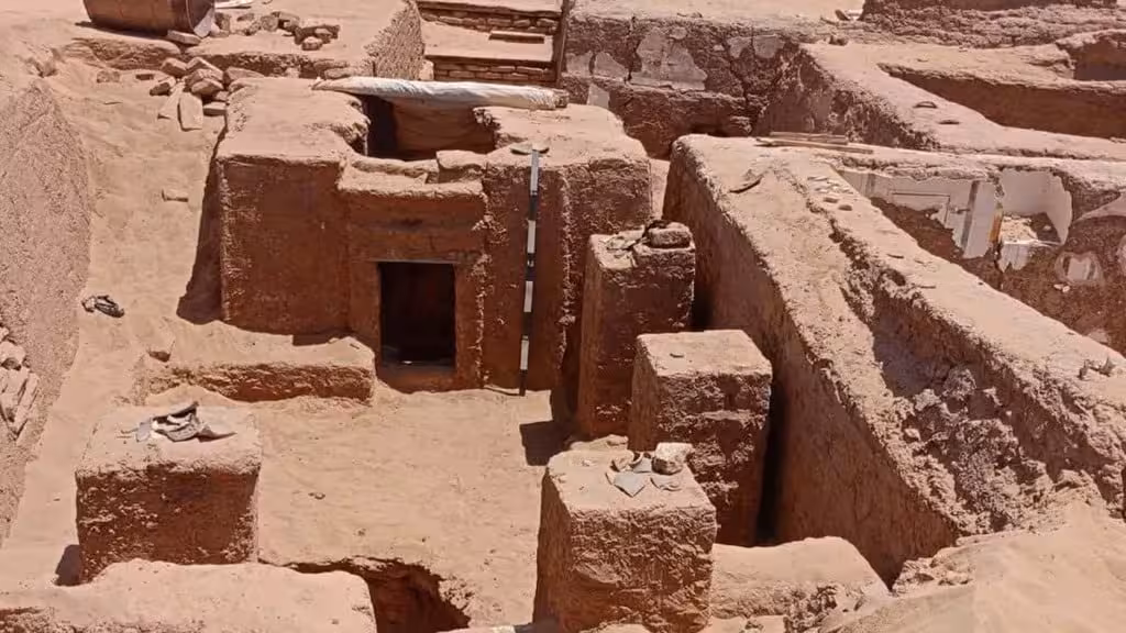 Archaeologists Uncovered The Tomb In A Dakhla Oasis Necropolis.