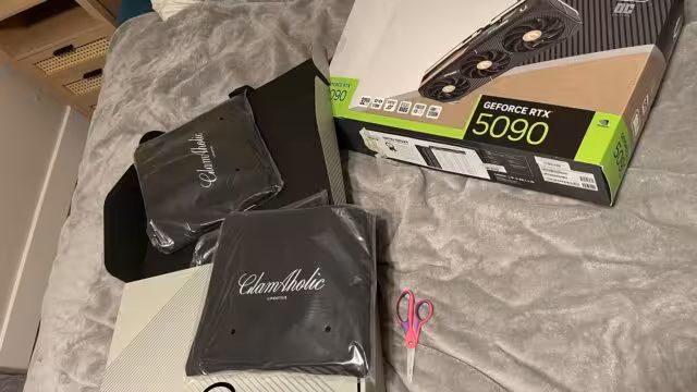 A Redditor said they received this box of backpacks instead of GPU.