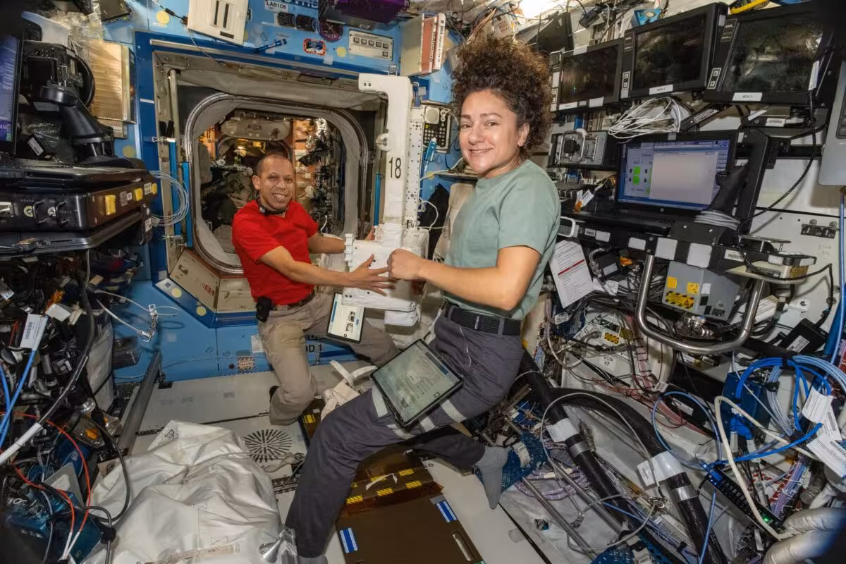 Iss074e0374822~large