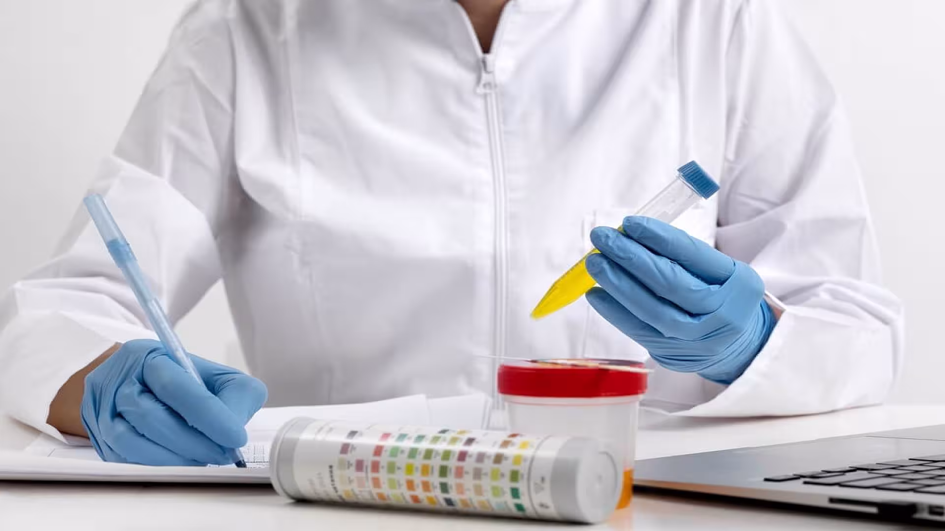Free photo lab doctor performing medical exam of urine.