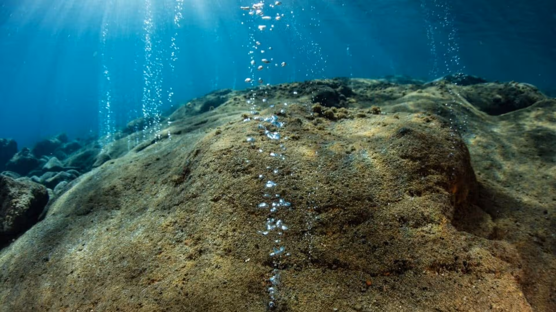 Scientists Have Just Discovered A Vast Hidden Volcanic System Made Up Of Underwater Mountains Scaled