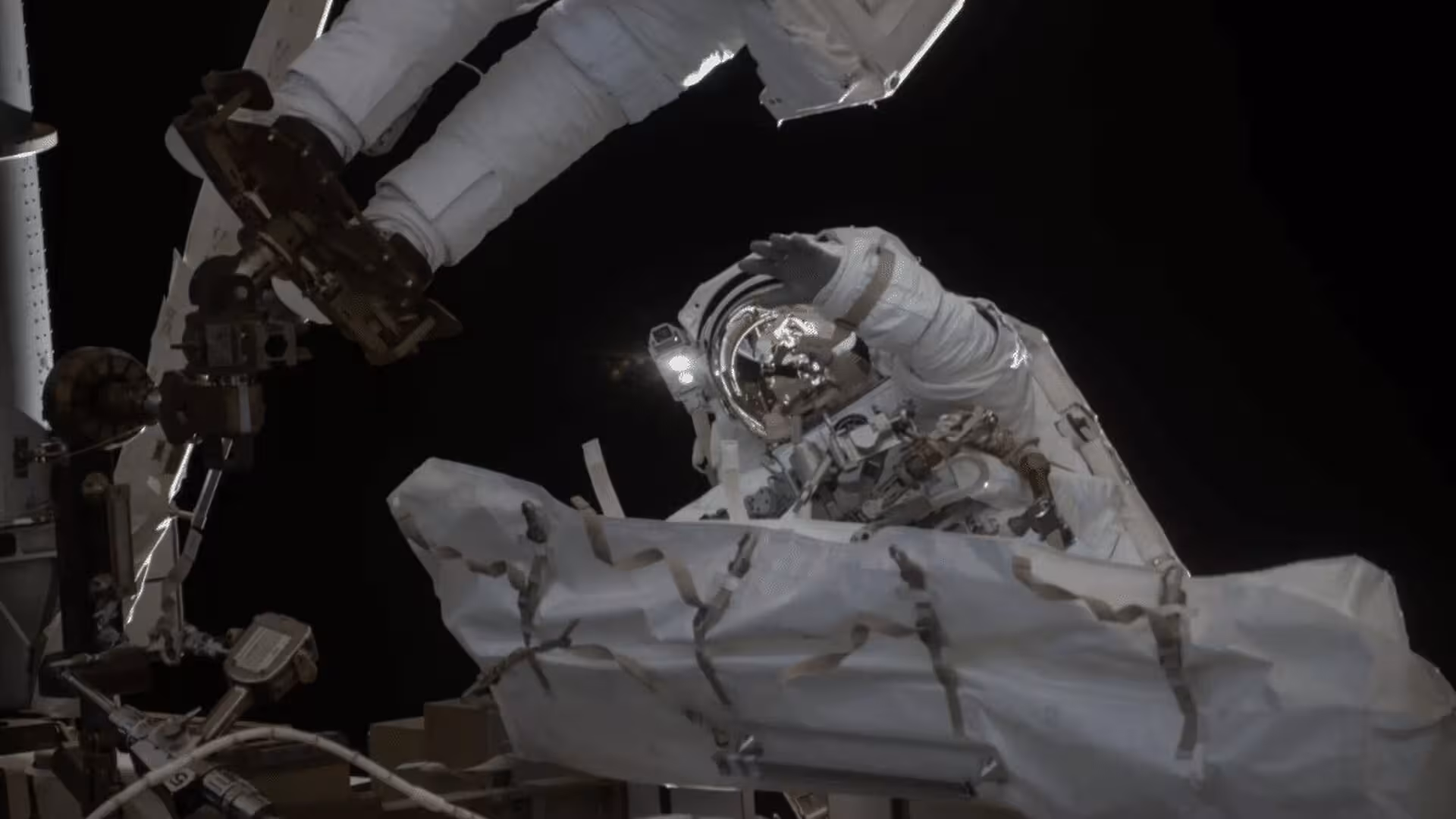 Nasa Prepares Astronauts For Complex Robotic Repair Over 250 Miles Above Earth Scaled