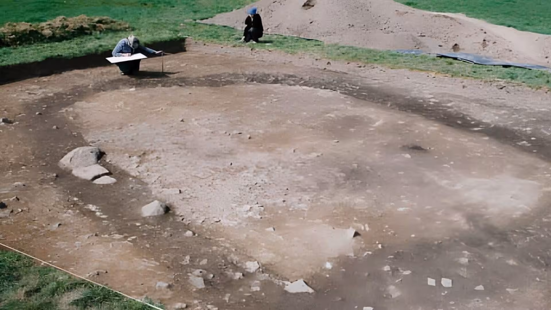 Archaeologists Dug Into An Irish Field And Found A Massive Viking Hall Hidden Beneath The Ground For Centuries Scaled