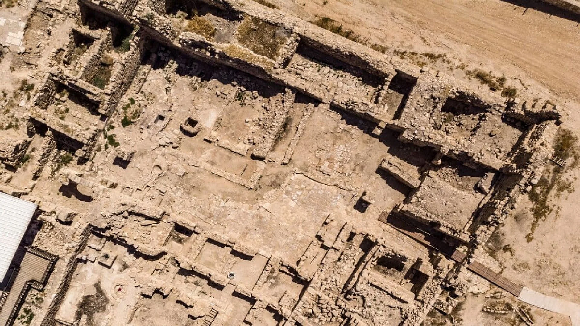 Archaeologists Discovered Sand Beneath A Year Old Temple Traced Back To Mountains 30 Miles Away Scaled