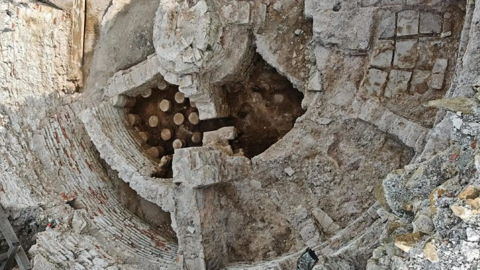 Rare Roman Bath Discovered In An Unexpected Place Inside An Imperial Palace Scaled