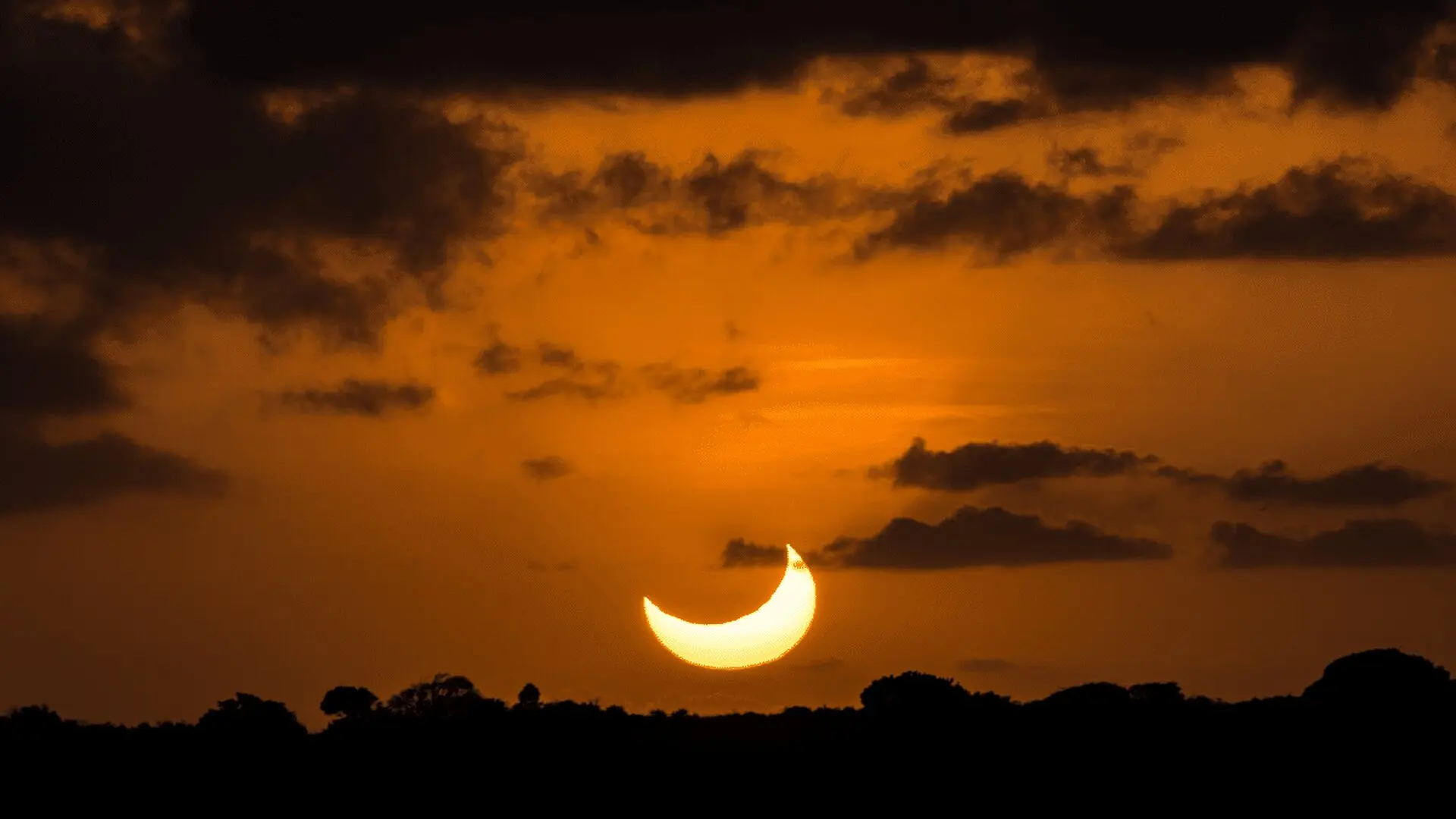 A Rare Eclipse Sunset Could Turn Skies Into A Spectacular Celestial Show This Summer Heres When And Where To Watch Scaled