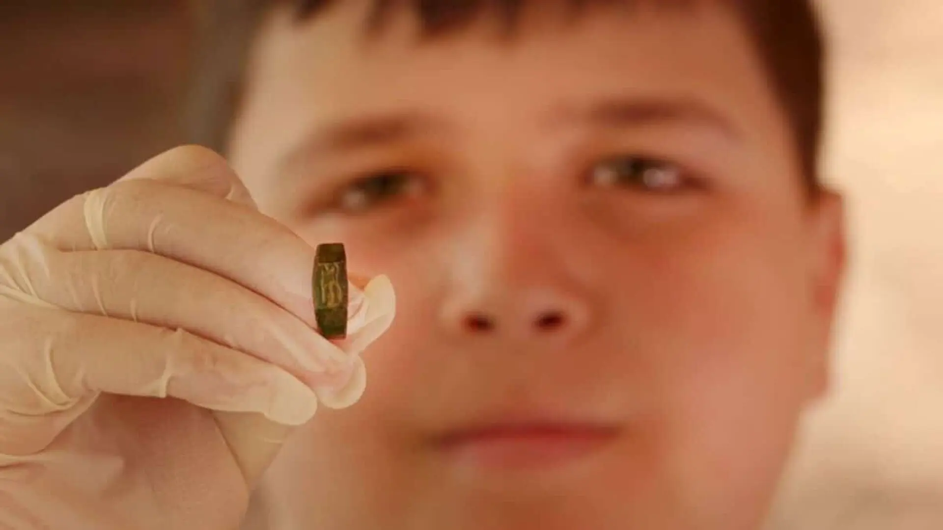 Teen Stumbles Upon A Perfectly Preserved Year Old Roman Ring Featuring A Mysterious Engraving Scaled