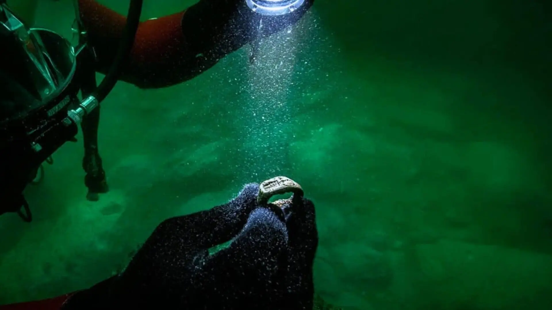 A Worn Bronze Ring Carries An Extraordinary Ancient Image Scaled