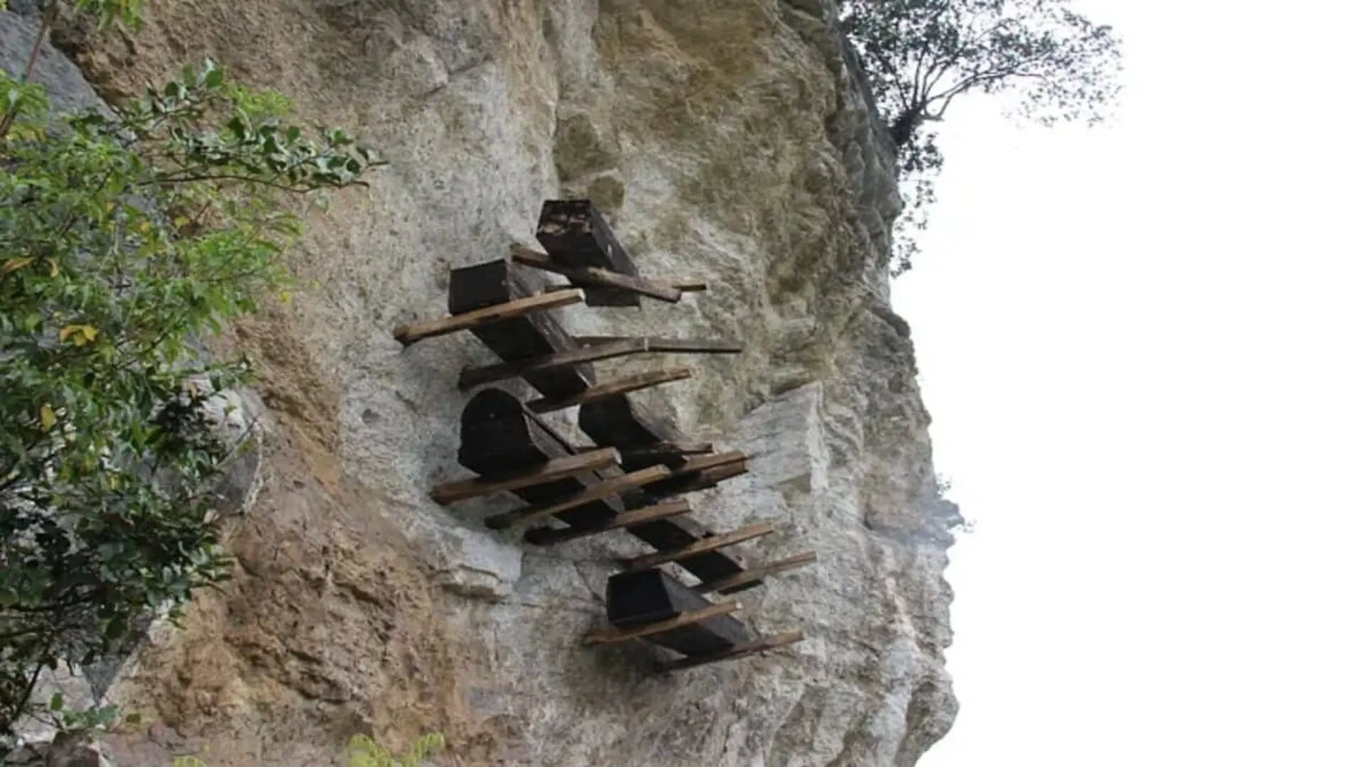 For Years Nobody Knew Who Built Chinas Hanging Coffins Scientists Finally Found The People Behind Them Scaled