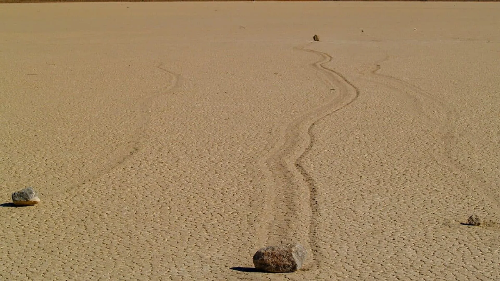 These 300kg Stones Have Been Moving On Their Own In This Valley For Years And Scientists Have Finally Explained How Scaled