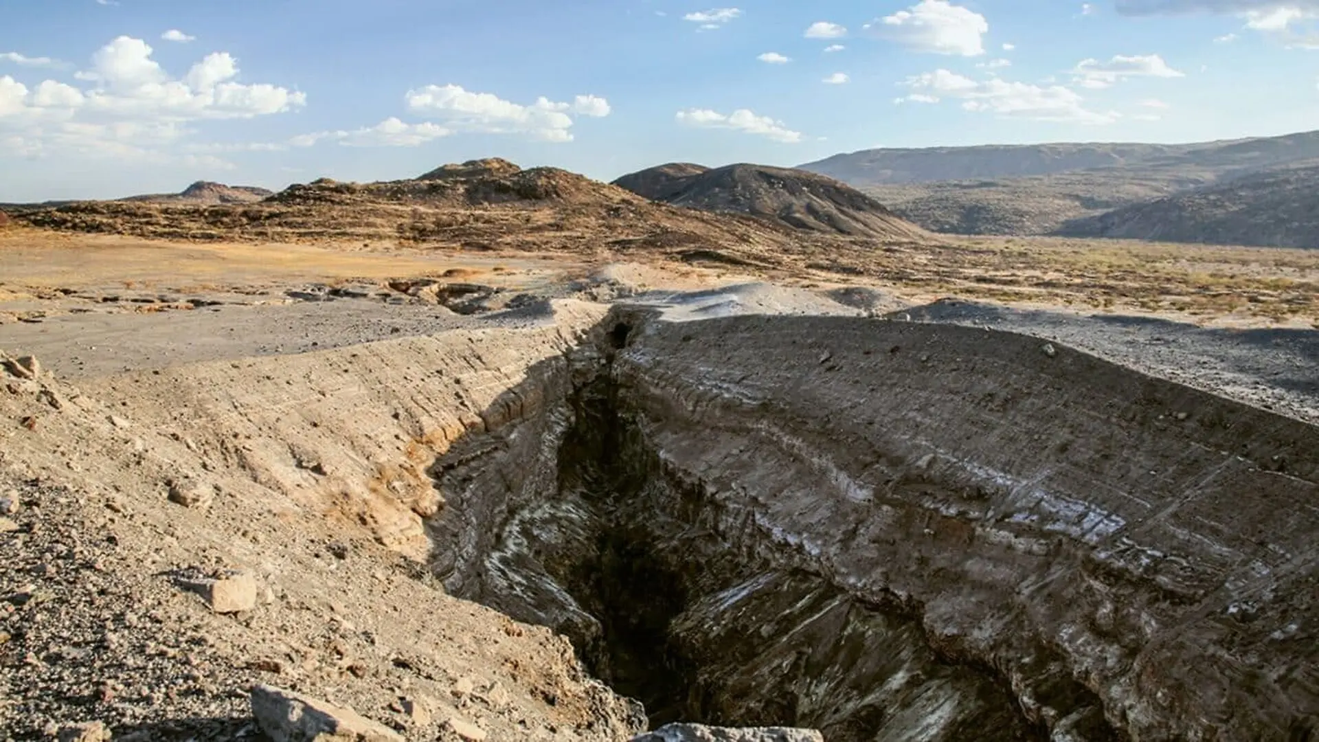 14 Billion Cubic Meters Of Magma Traveled Underground Without An Eruption And Satellites Captured The Entire Event Scaled