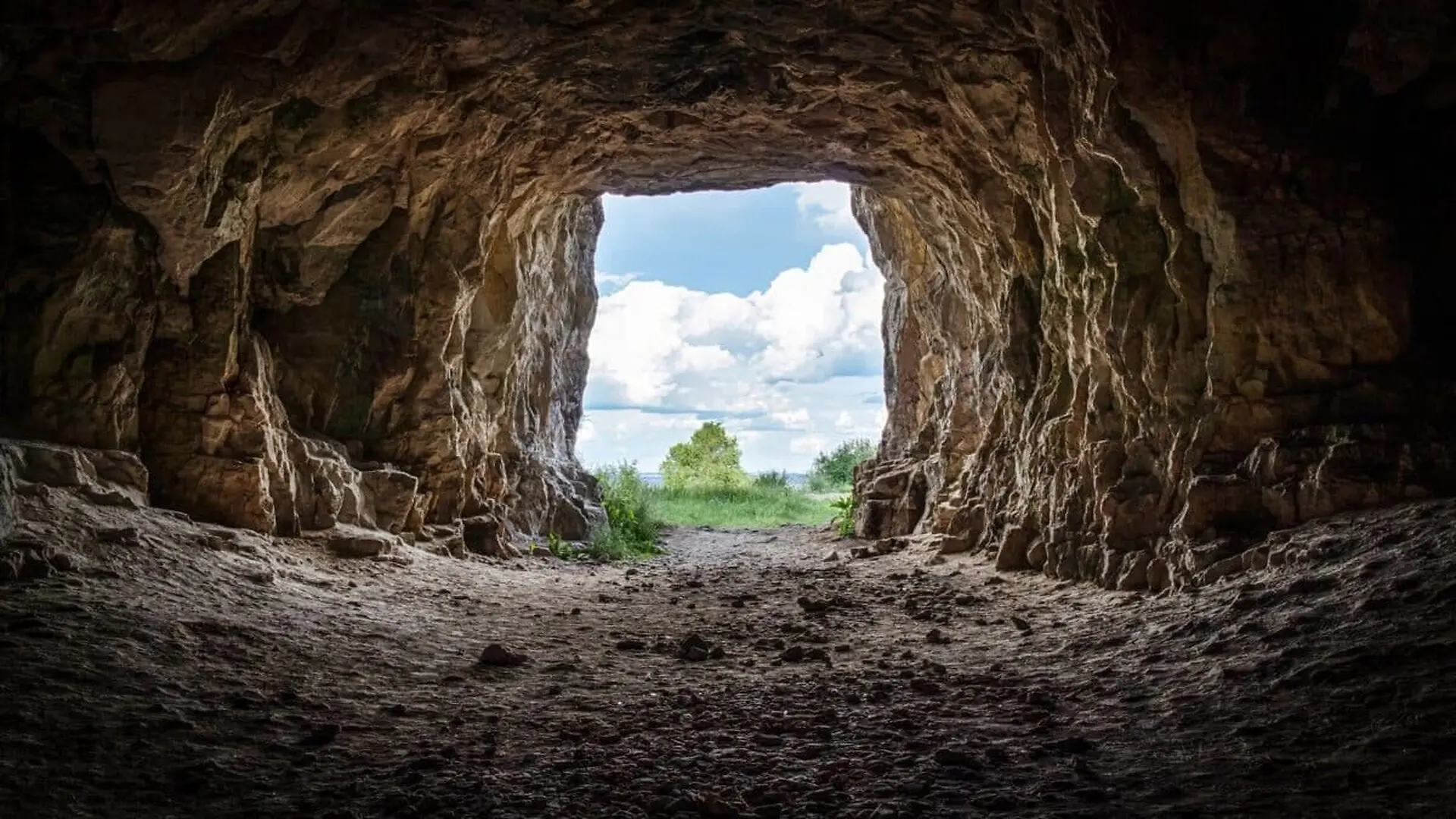They Studied Stone Tools Found In An Armenian Cave And Discovered How Humans Used Two Different Survival Strategies Years Ago Scaled