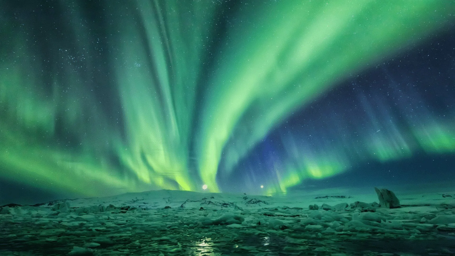 Northern Lights Could Dazzle Skies Across 20 U.s. States Tonight As Powerful Solar Storm Intensifies Scaled