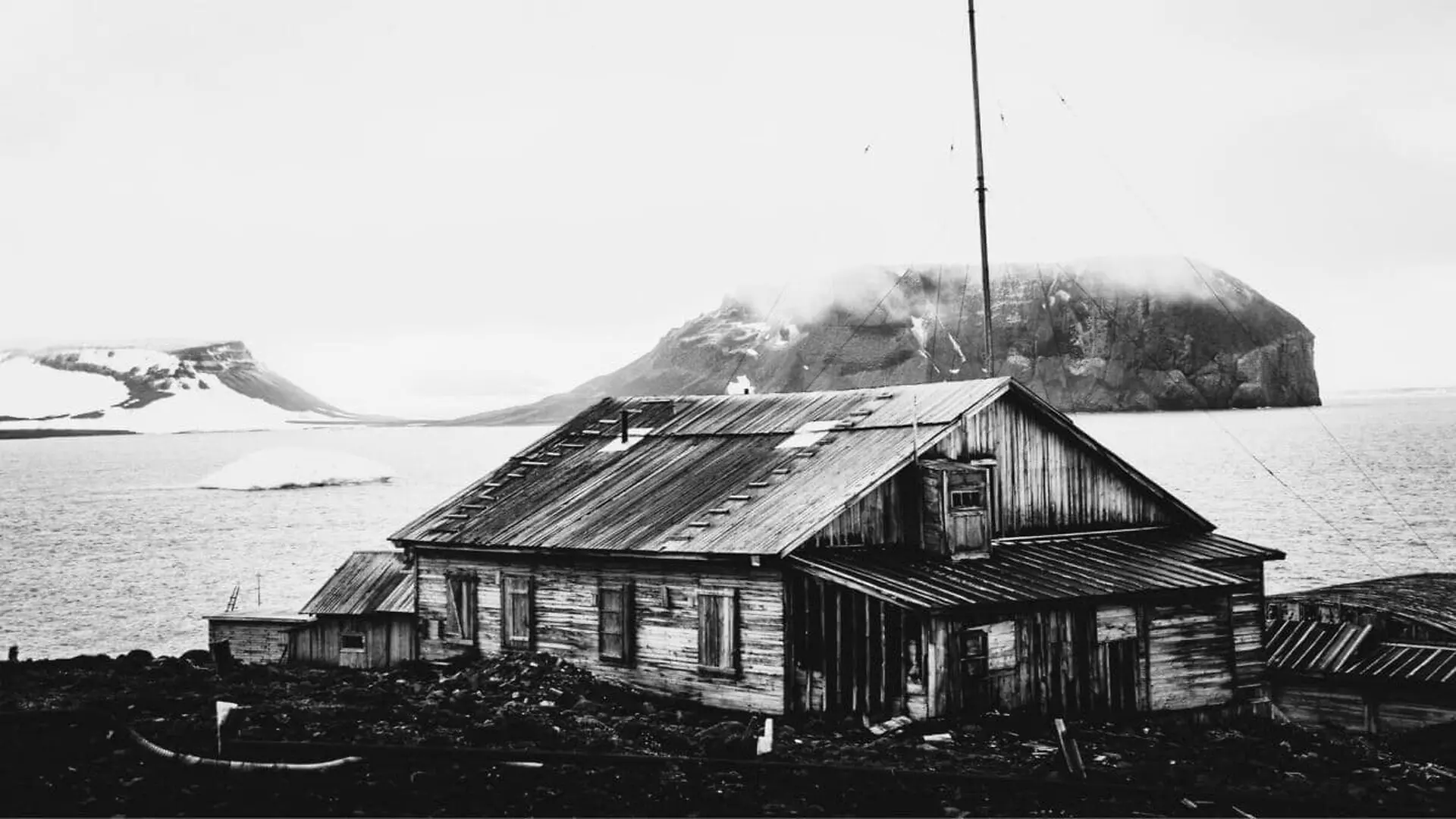 Abandoned Soviet Polar Station Tikhaya On Hooker Island Scaled