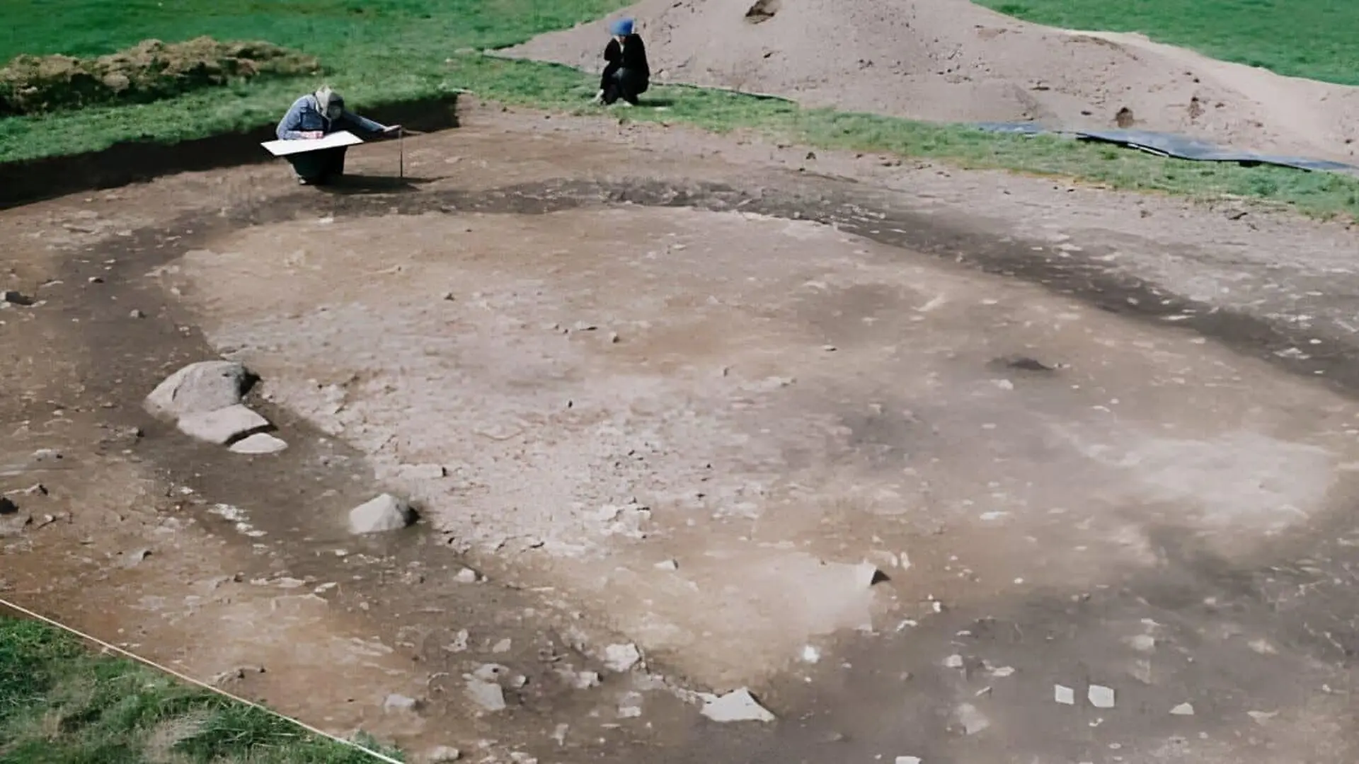 Archaeologists Dug Into An Irish Field And Found A Massive Viking Hall Hidden Beneath The Ground For Centuries Scaled