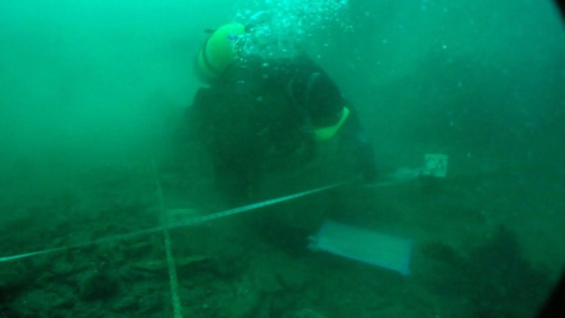 Divers Found A Year Old Bronze Age Sword Hidden Beneath The Sea Off Britains Coast Scaled