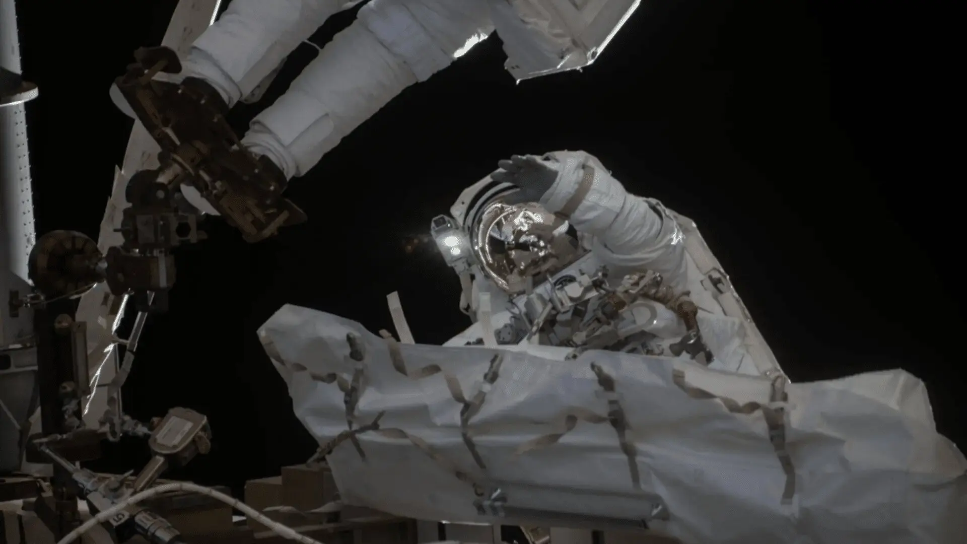 Nasa Prepares Astronauts For Complex Robotic Repair Over 250 Miles Above Earth Scaled