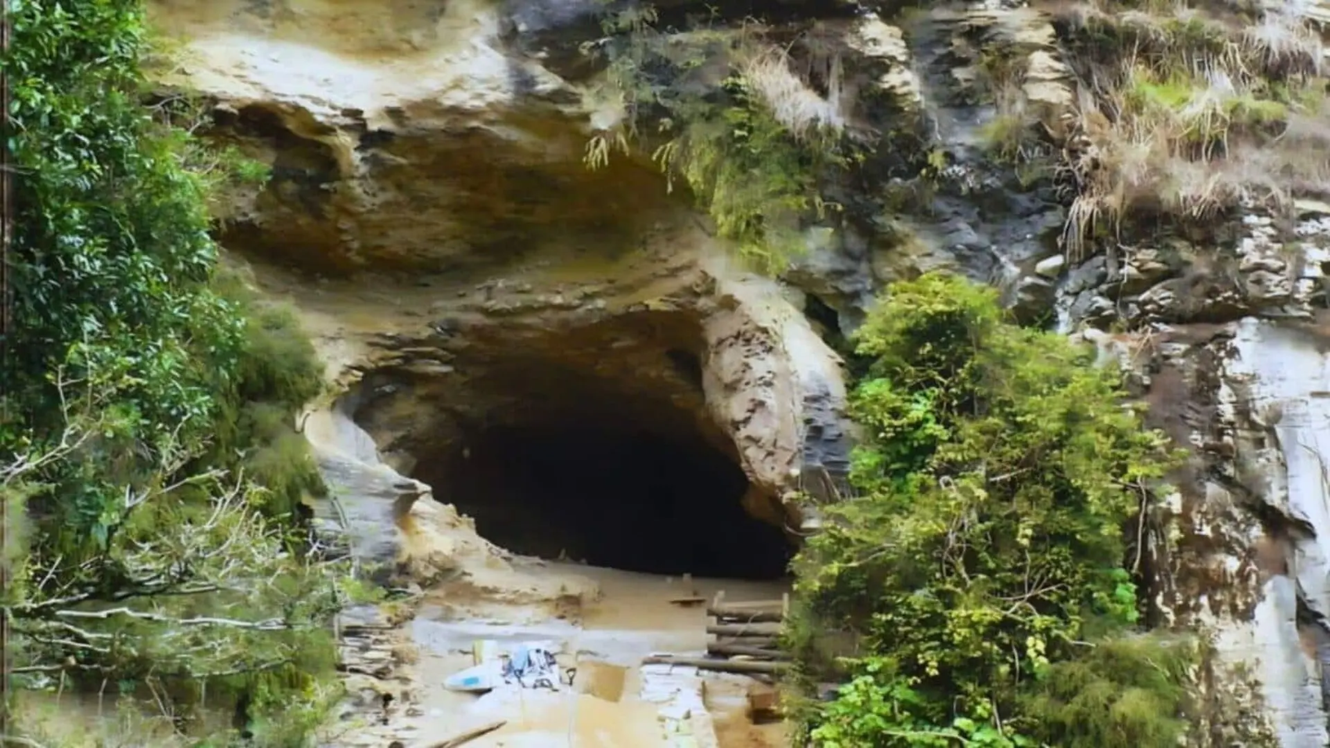 A Lost World Hidden For More Than A Million Years Below Ground Scaled