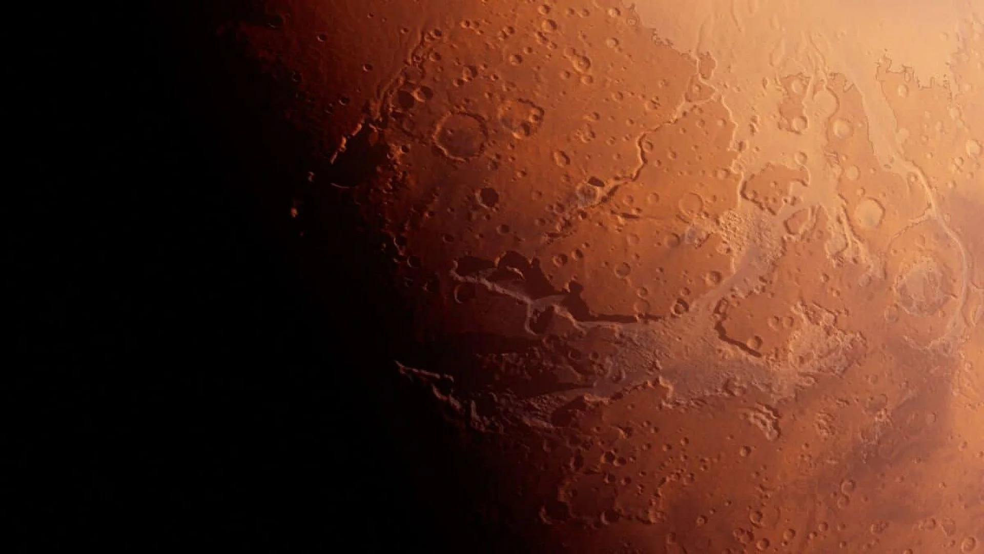 A Mars Crescent Captured By A Tiny Spacecraft Reveals Never Before Seen Details Scaled