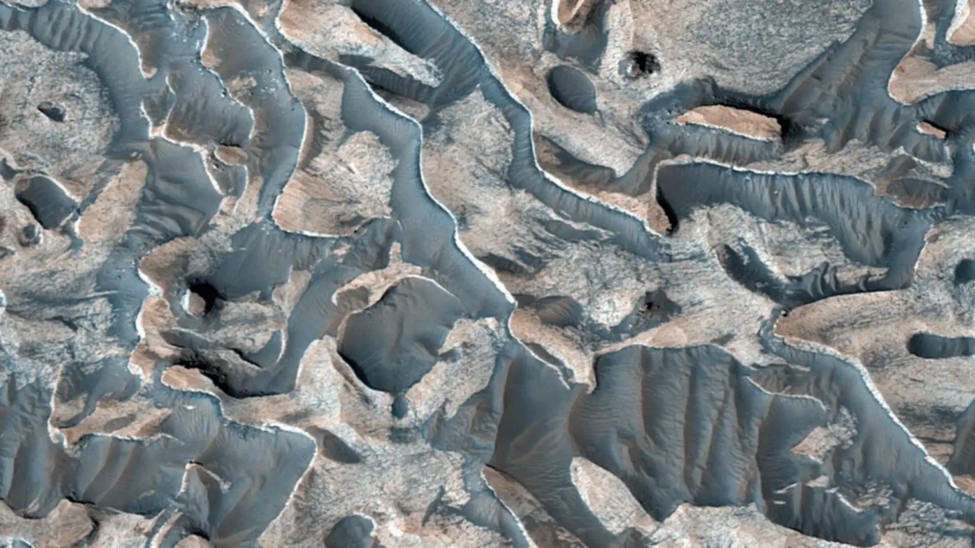 Nasas Mars Camera Captures Rare Geological Features Across A Vast Alien Landscape Scaled