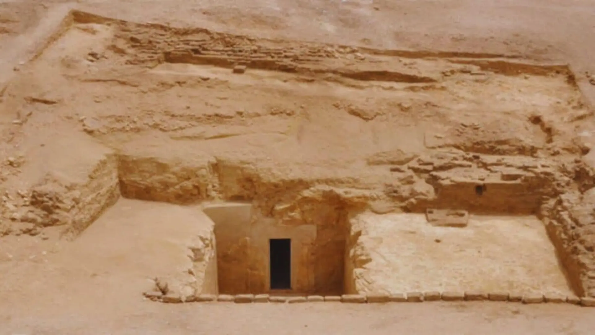 A Mummified Dog Was Found On Top Of Two Bodies Archaeologists Now Want To Know Why It Was In This Forgotten Egyptian Tomb Scaled
