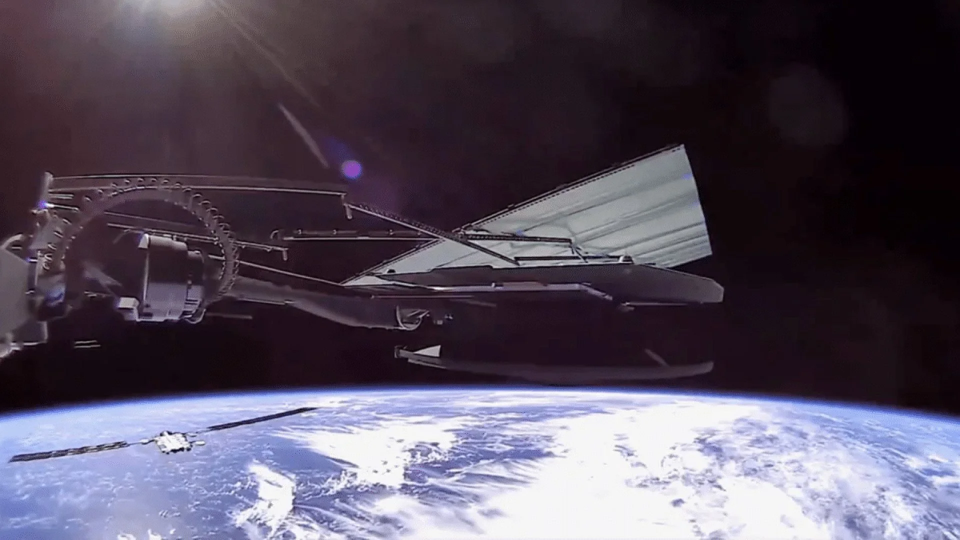 Spacexs Starlink Satellites Capture Incredible Journey Around Earth In New Video Scaled