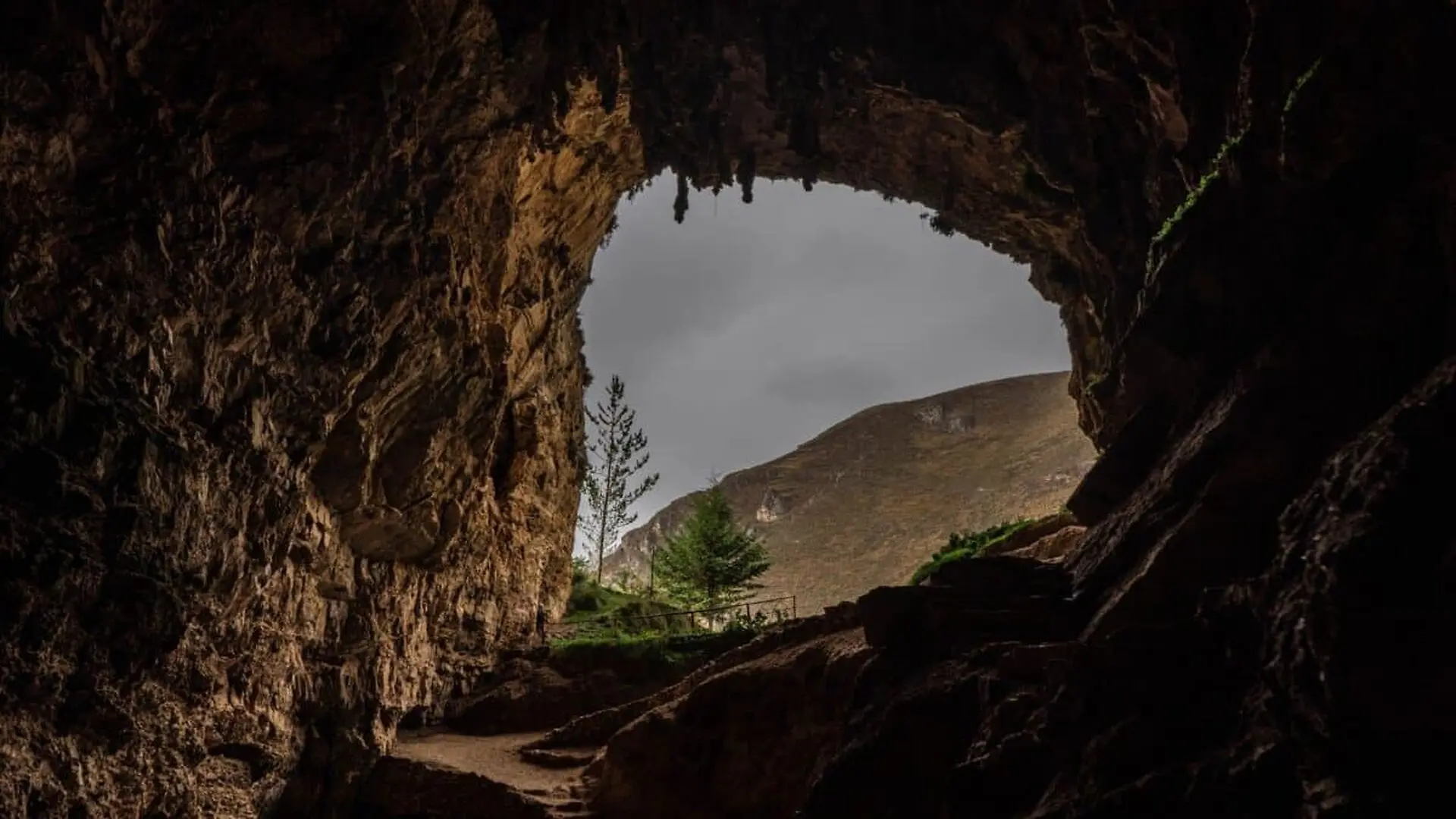 Beneath This Empty Australian Plain Entire Cave Systems Are Slowly Rising To The Surface After Millions Of Years Scaled