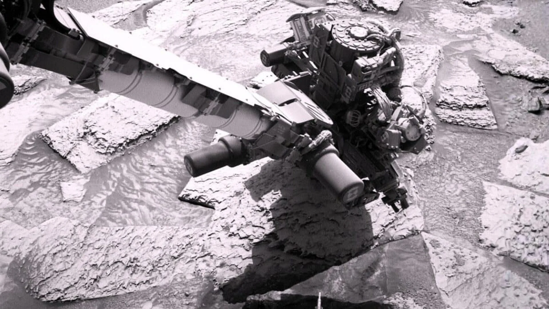 Nasas Curiosity Rover Got Stuck On Mars Scaled