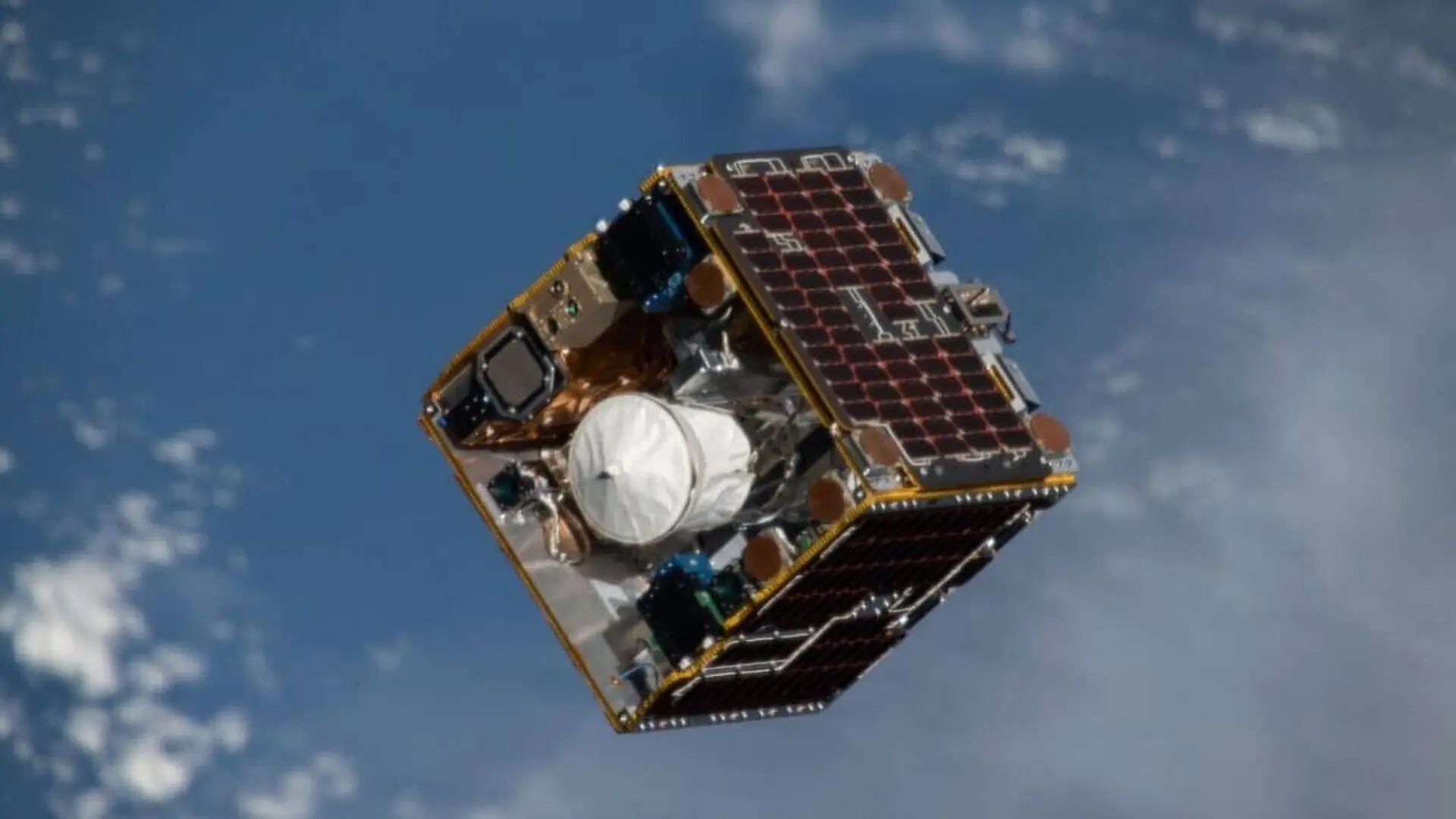 Scientists Design A Shape Shifting Space Net That Could Capture Multiple Pieces Of Debris Scaled