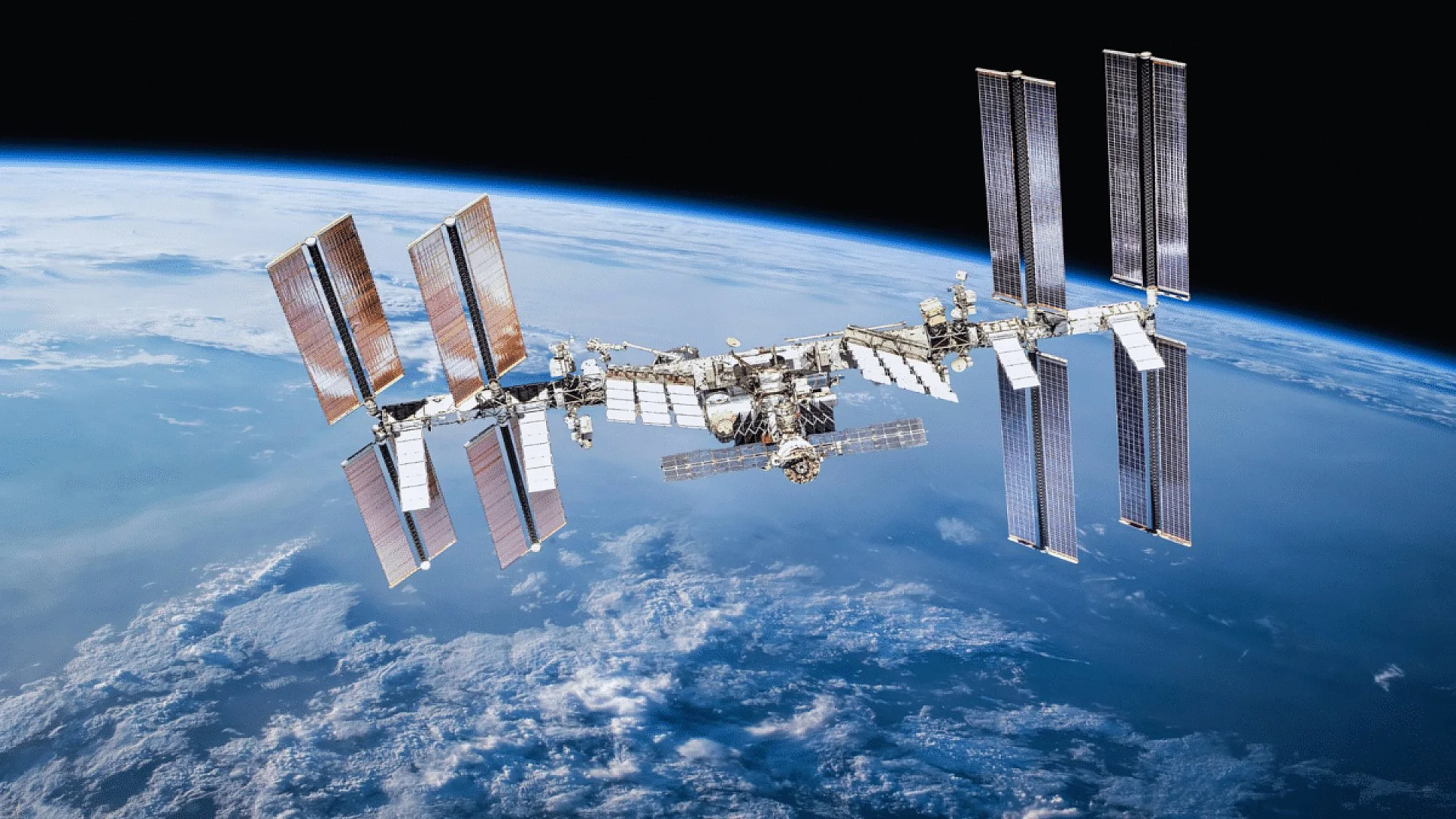 Astronauts Take Shelter In Spacex Dragon As Iss Faces Persistent Air Leak Scaled