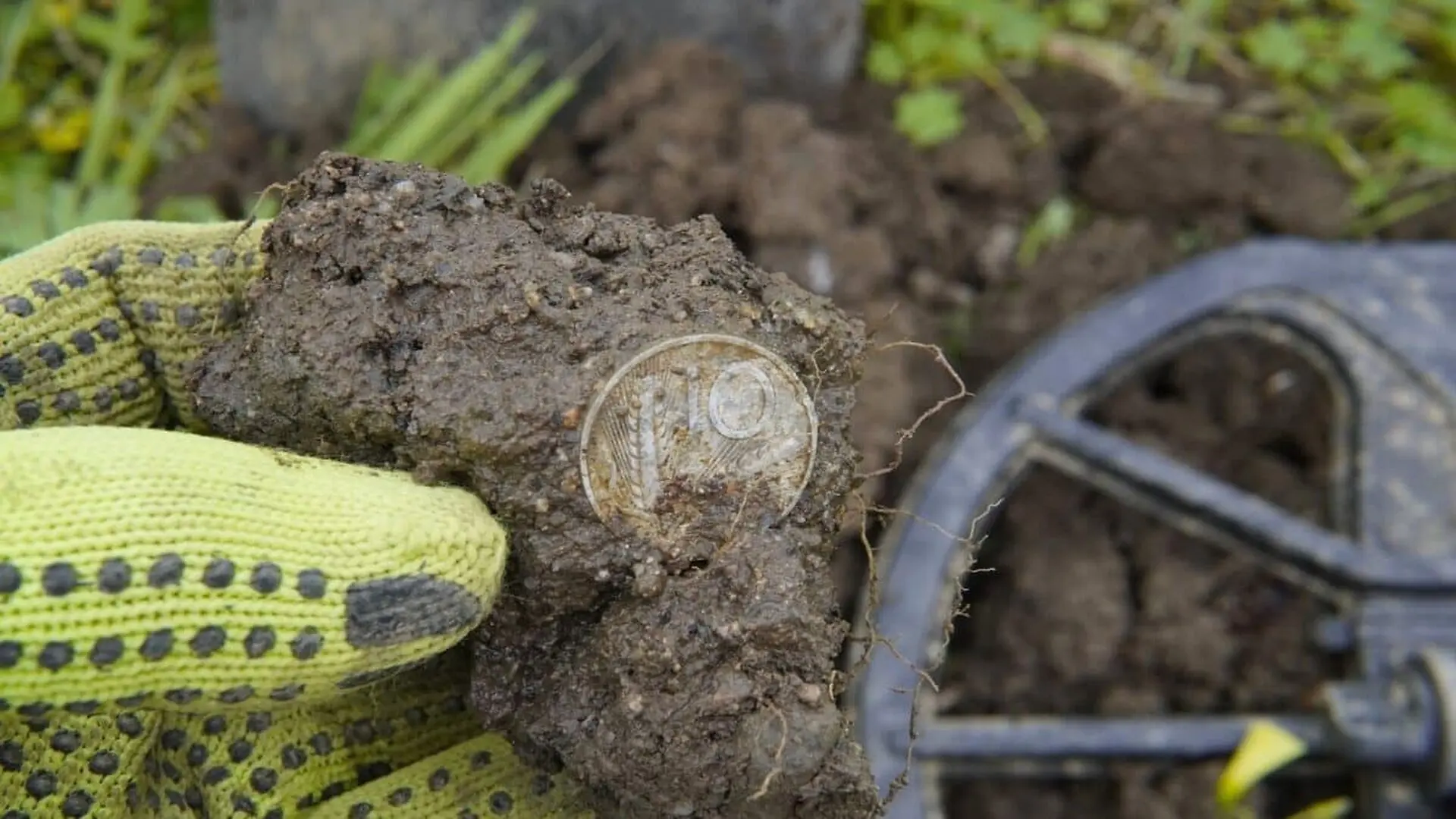 A Metal Detectorist Found What Looked Like An Old Button In Norway. Months Later It Was Identified As An Extremely Rare Coin Scaled