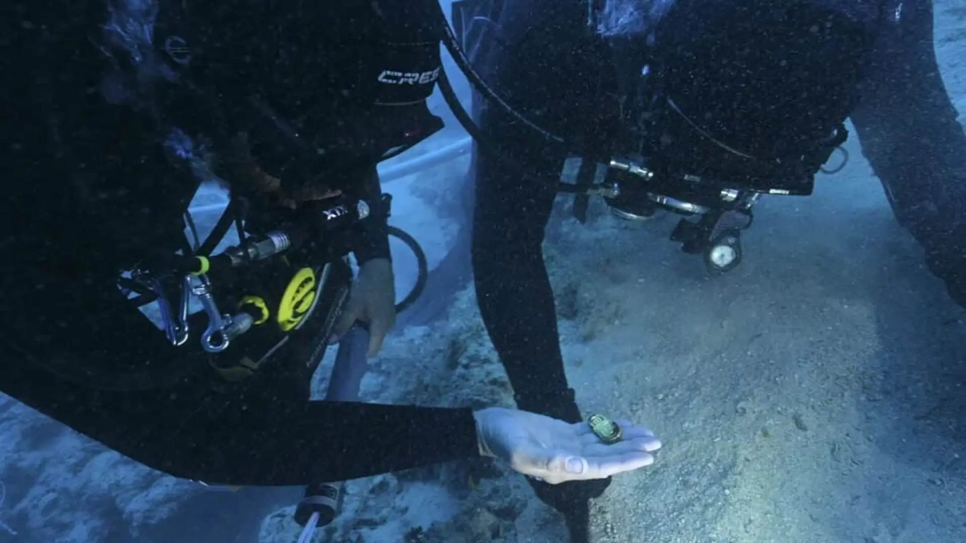 Divers Just Found A Byzantine Shipwreck Filled With Gold Hidden Beneath The Mediterranean For More Than Years Scaled