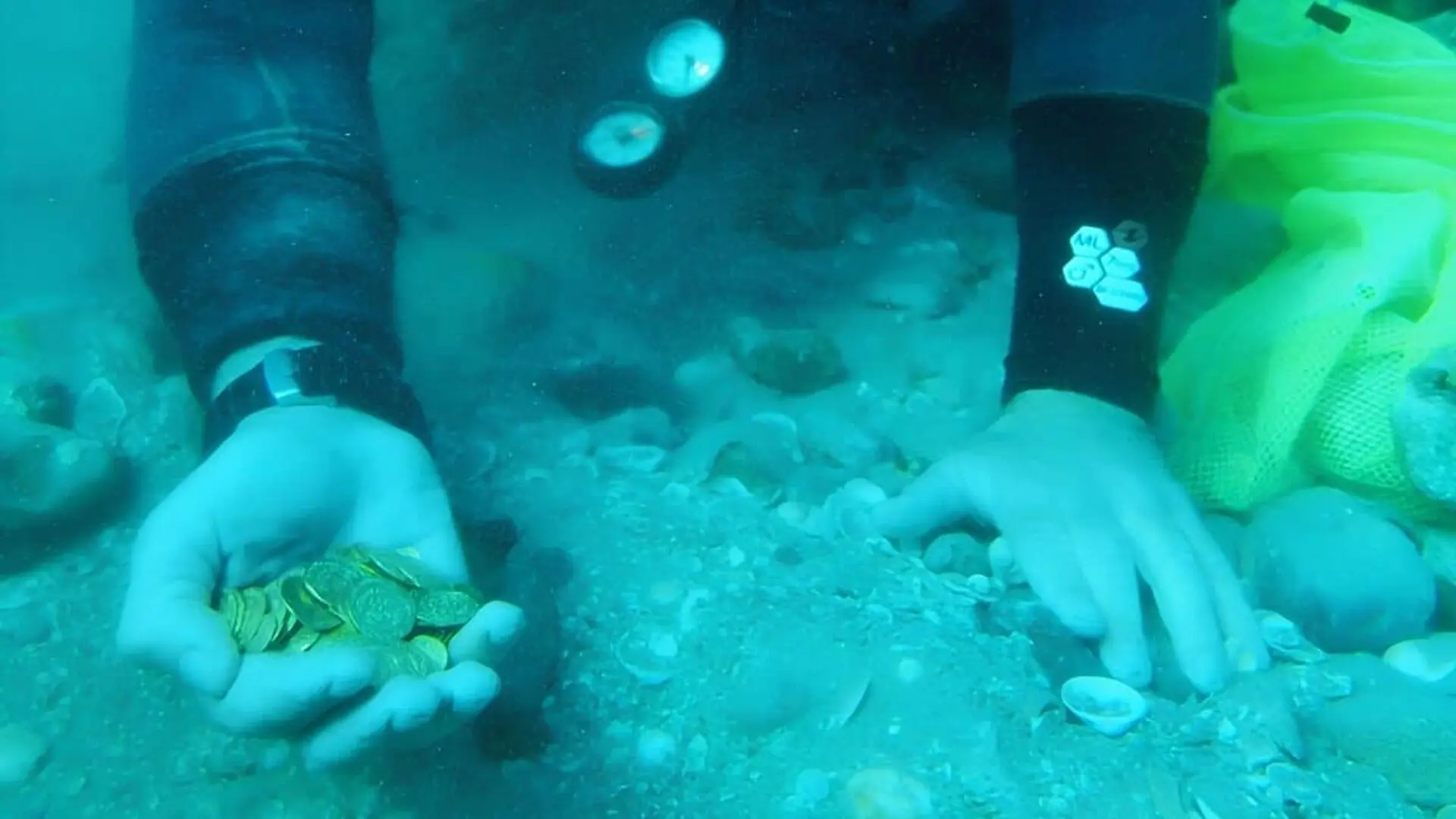 Divers Found More Than 400 Gold Coins On The Seafloor It Took Researchers 30 Years To Identify The Ship They Came From Scaled