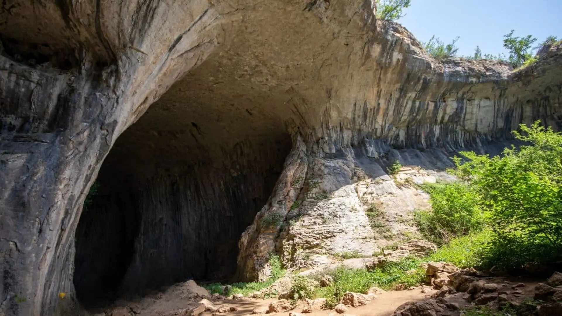 The Cave Art Was Stunning What Scientists Just Found Behind It Is Even More Remarkable Scaled
