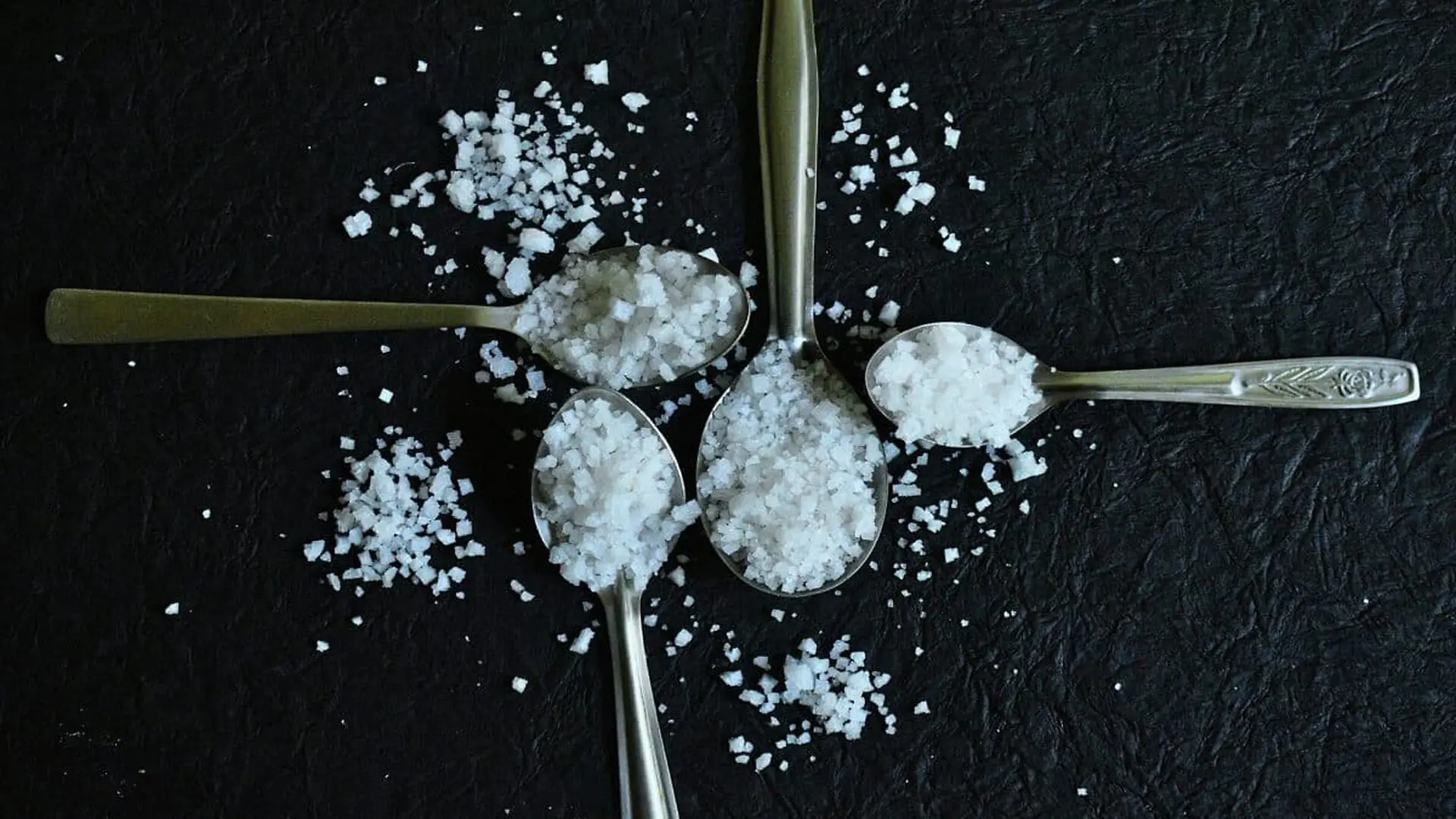 One Kitchen Habit Still Concerns Food Safety Experts Scaled