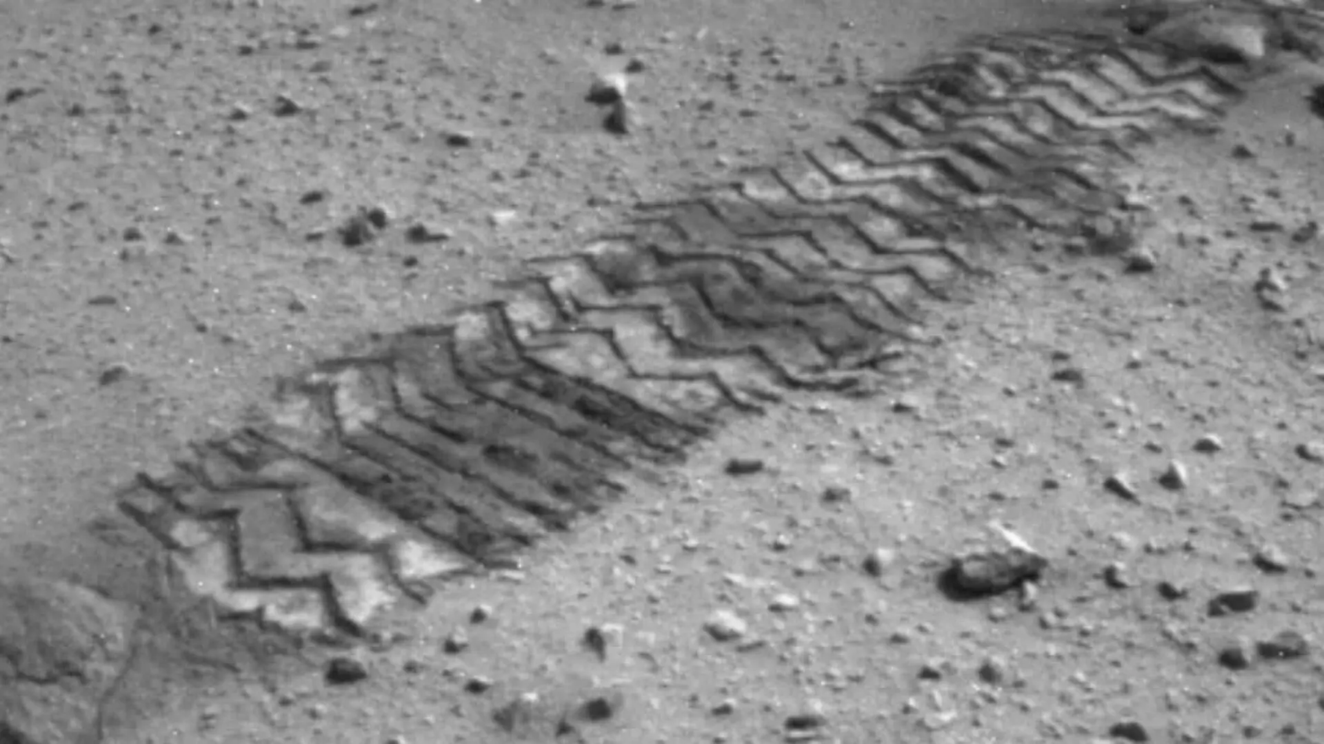 Nasas Curiosity Rover Captured A Bizarre Pattern On Mars But What Left It Behind Scaled