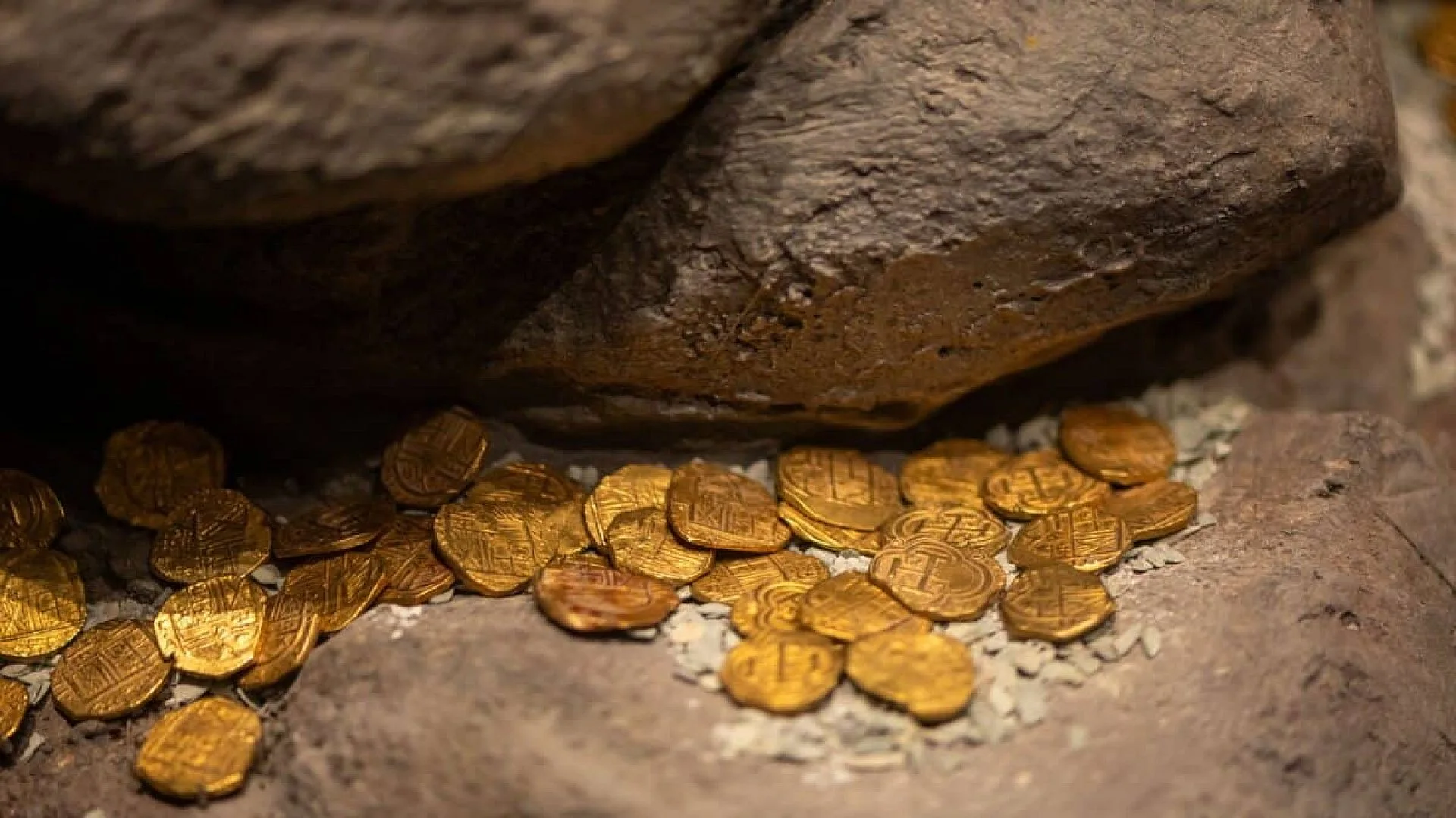 Archaeologists Unearth 141 Roman Gold Coins Worth Inside A Forgotten Fortress Scaled