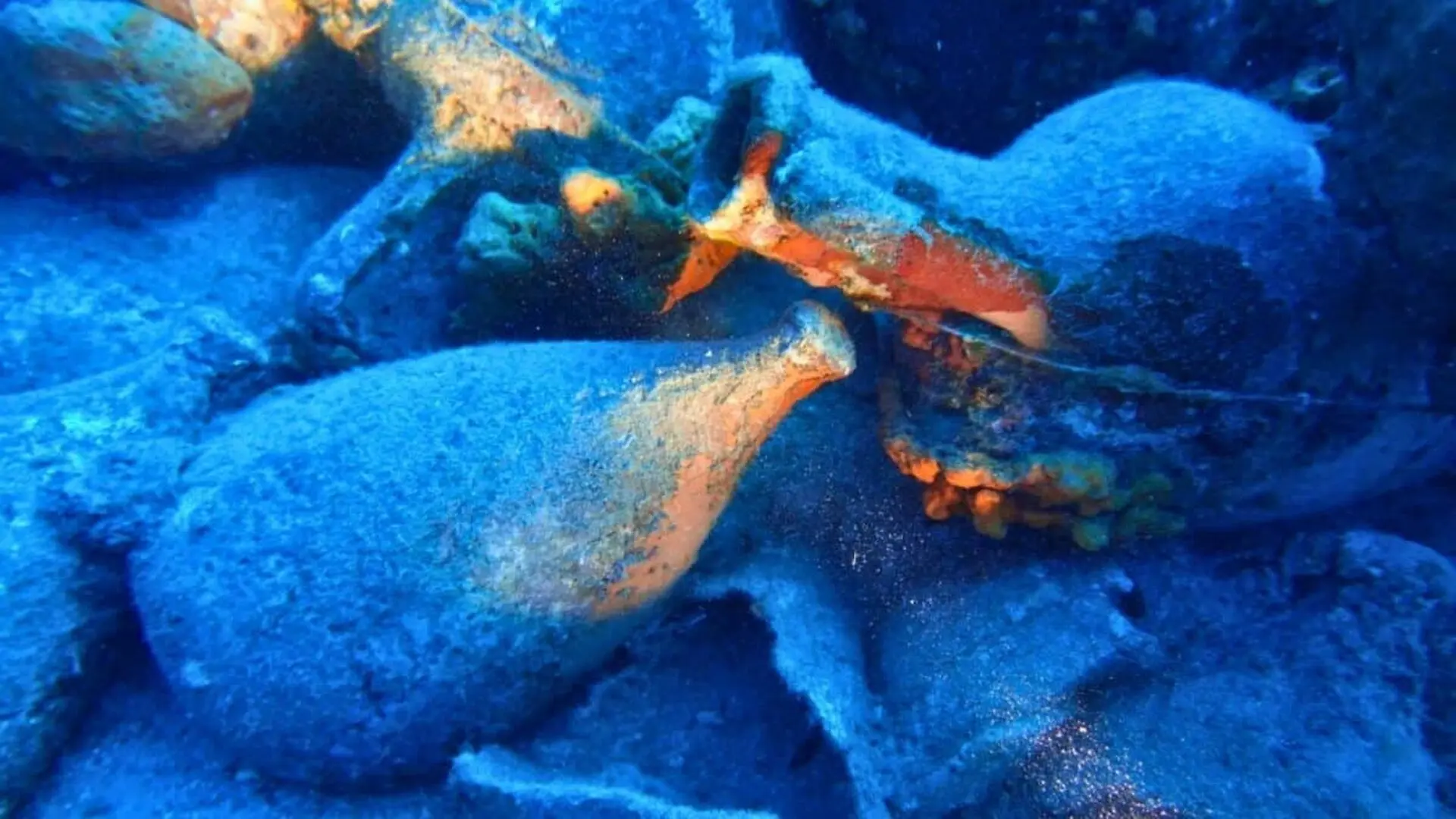 Ancient Shipwreck Near Andros Yields 650 Amphorae Scaled