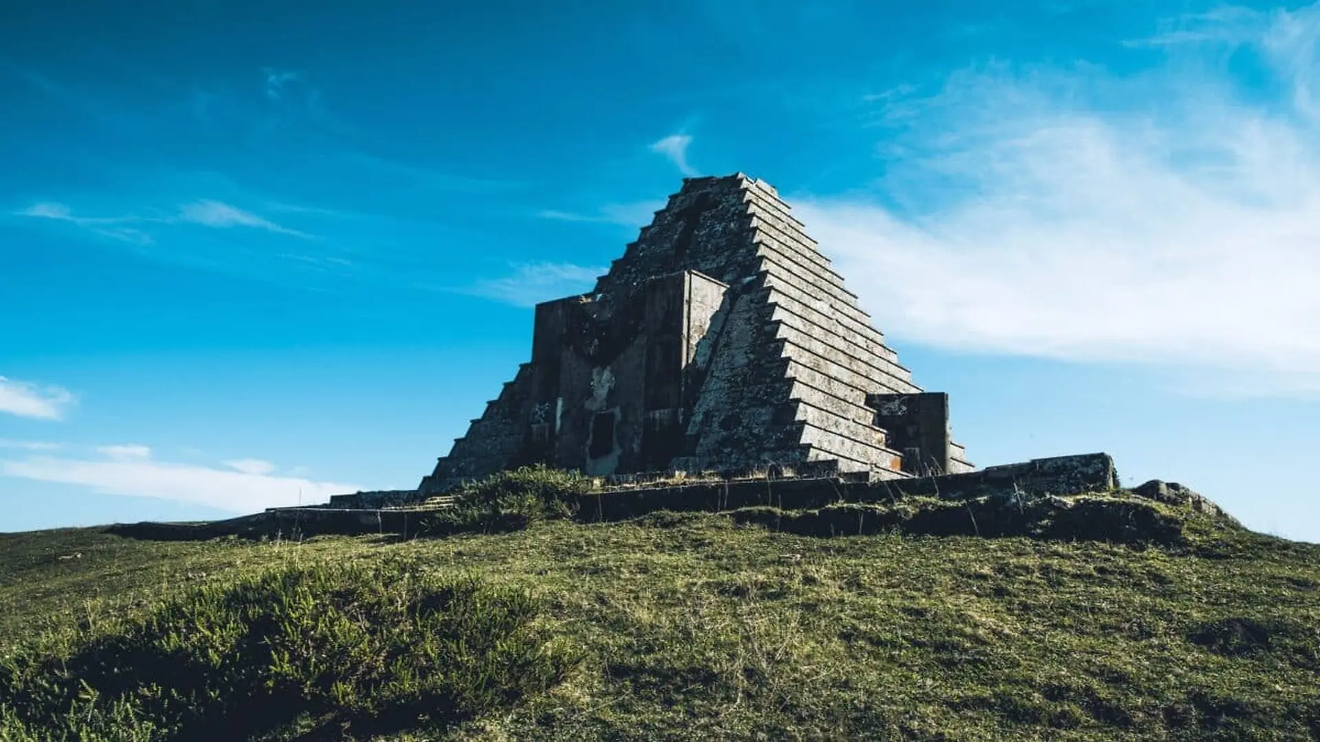 This Strange 5.7 Billion Pyramid In The Middle Of North Dakota Has Stood For 50 Years But It Only Worked For One Day Scaled